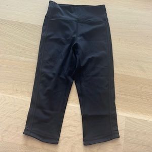 Black Lululemon crop leggings